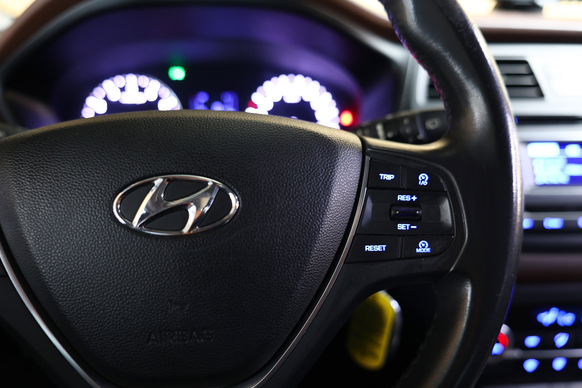 Hyundai 1.2 HP i-Motion Comfort CRUISE CLIMA BT THAAK '15 - foto 15