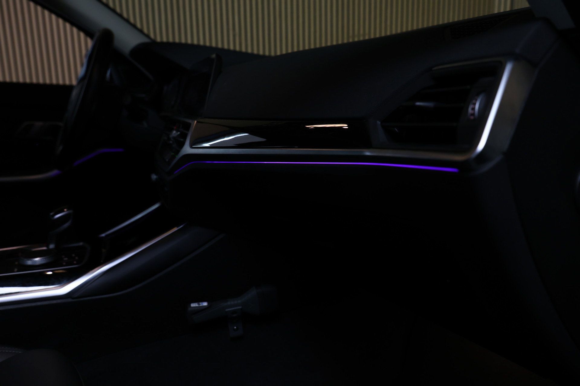 BMW 318i Business M SPORT Edition AVM SPORTLEDER NAVI CARPLAY VIRTUAL '21 - foto 41