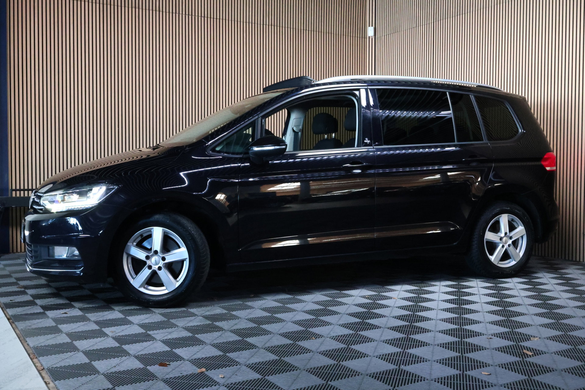 Volkswagen 1.4 TSI Highline Automaat Panodak Navigatie LED 2017 - foto 10