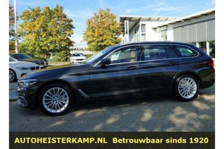BMW 5 Serie Touring 530d 265 PK Luxury Line ACC Panoramadak Comfortstoelen