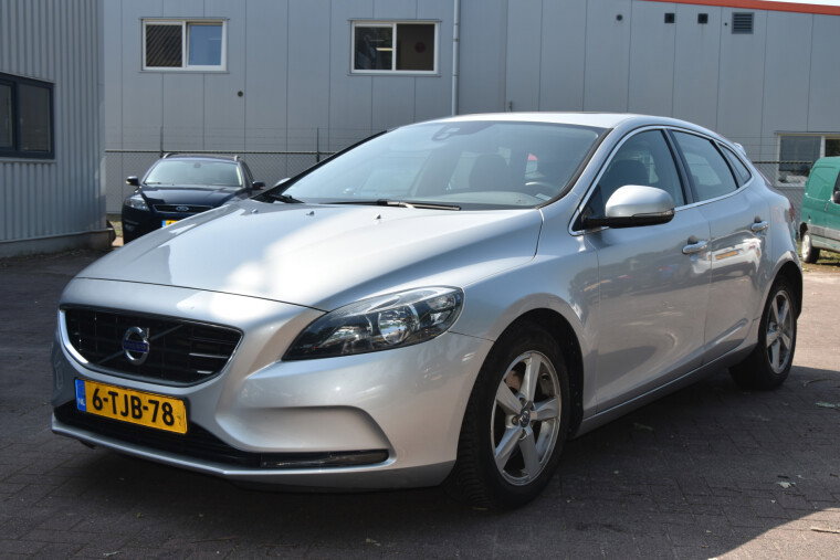 Foto van Volvo V40 1.6 T4 Momentum. Origineel Nederlands!!