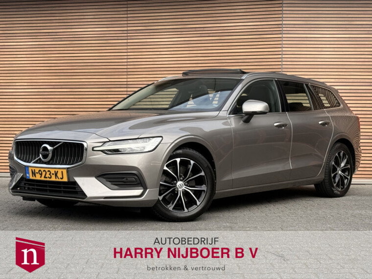 Volvo V60 2.0 B3 Core Panodak / Trekhaak / Camera / Harmen/Kardon / All Season