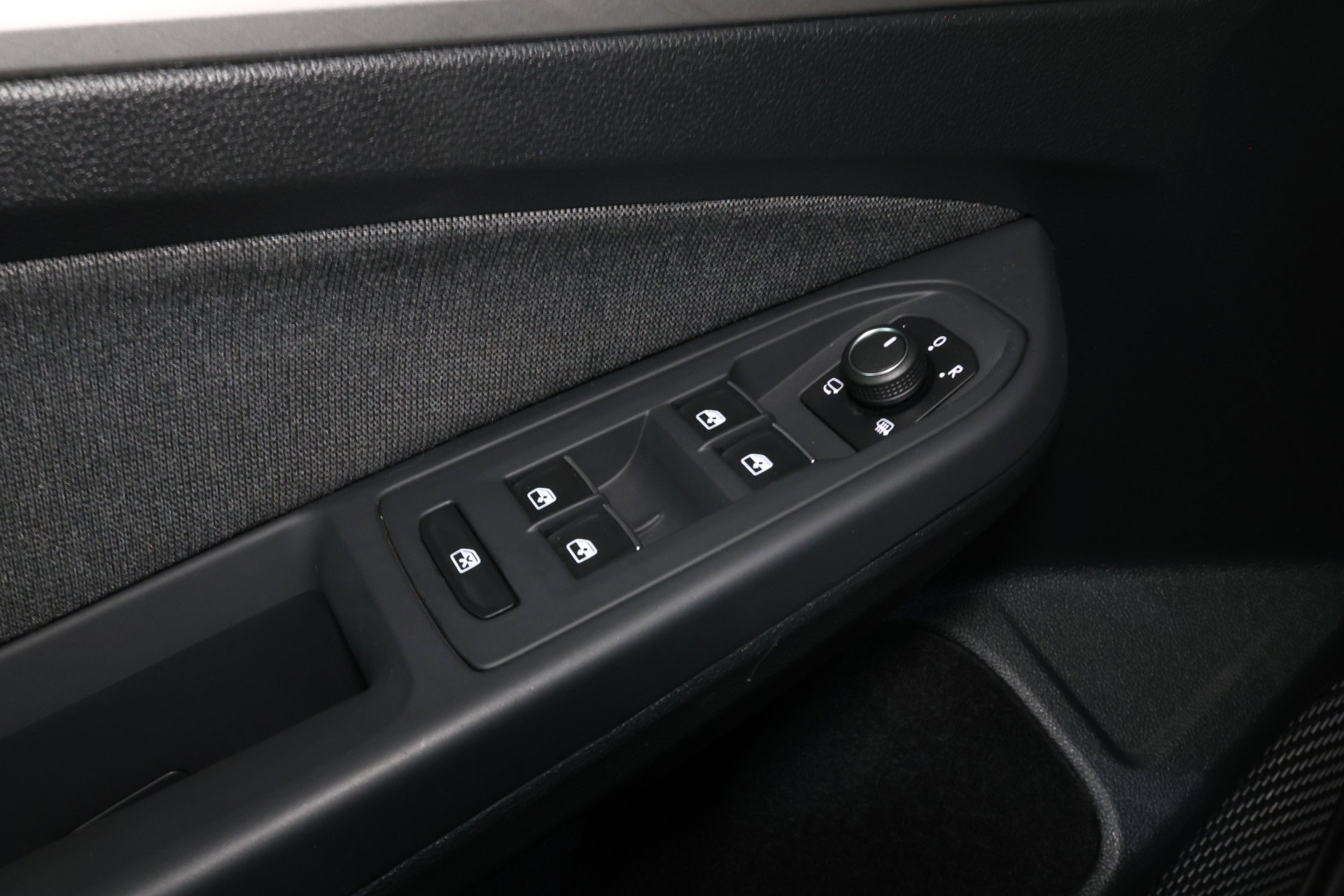 Volkswagen R line 1.0 eTsi AVM ACC CARPLAY CAMERA PDC '24 - foto 12