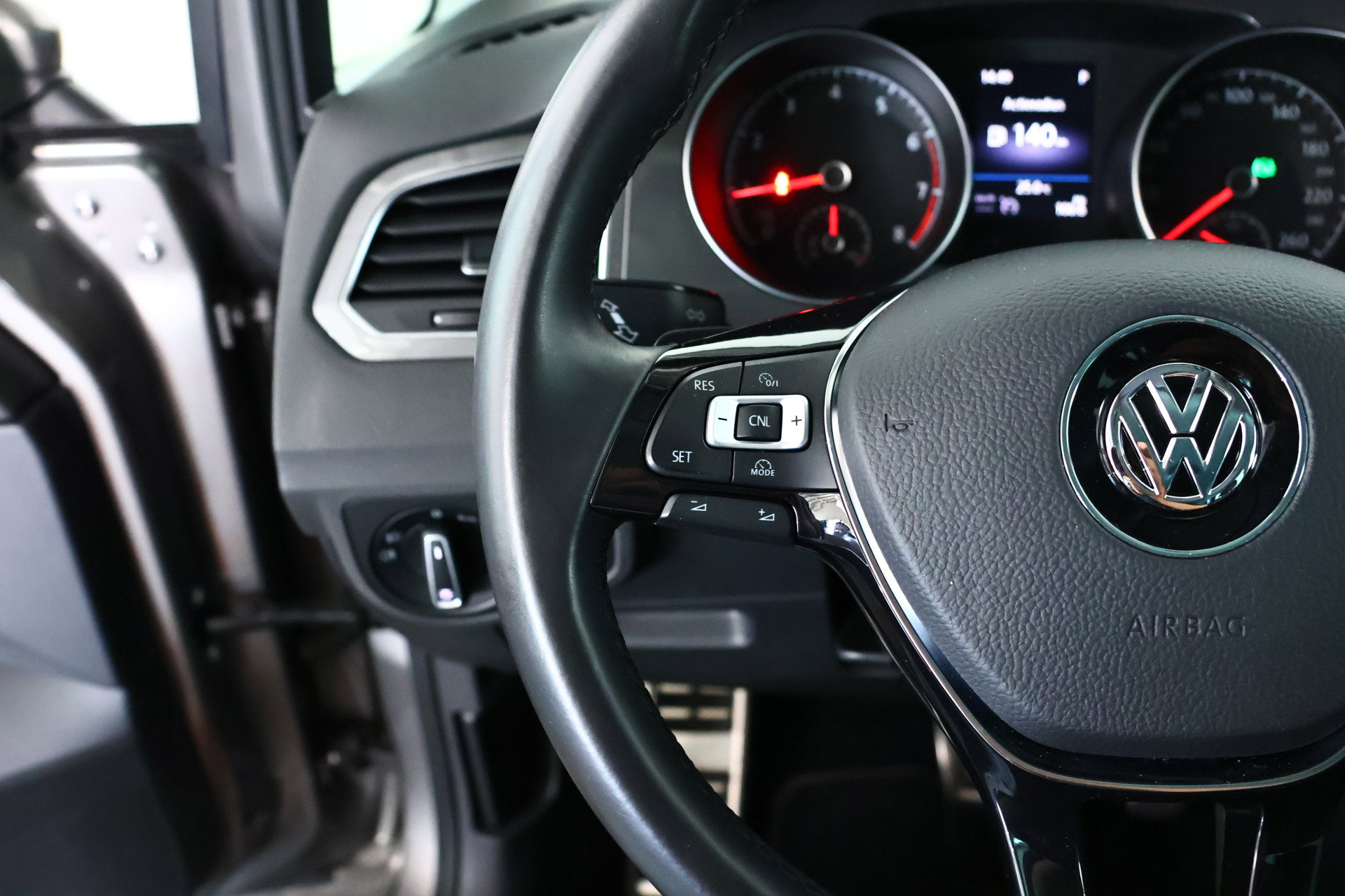 Volkswagen Golf SportsVan
