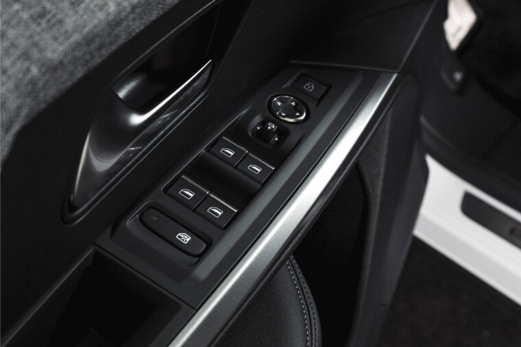 Peugeot - 5008