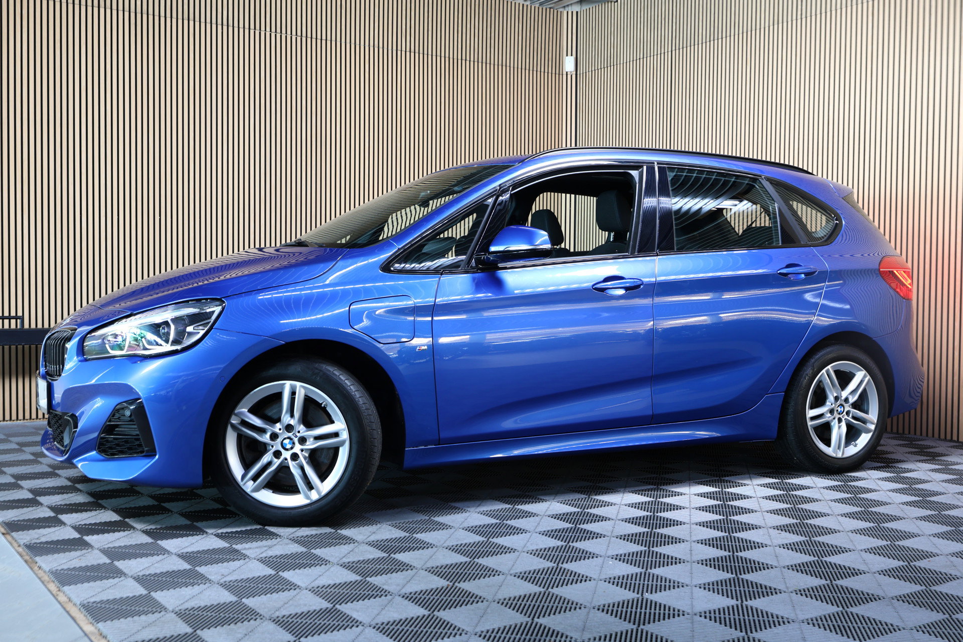 BMW Active Tourer 225xe M SPORT iPerform PLUGIN AUTOM PANO NAVI "20 - foto 9