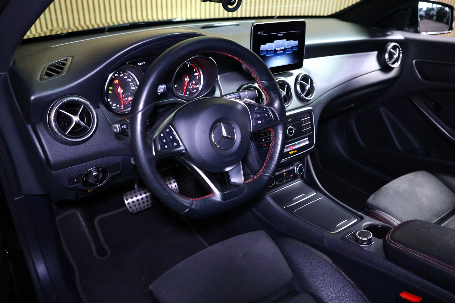 Mercedes-Benz 180 AMG Shooting Brake AUTOM AVM CAMERA PDC BT '19 - foto 28