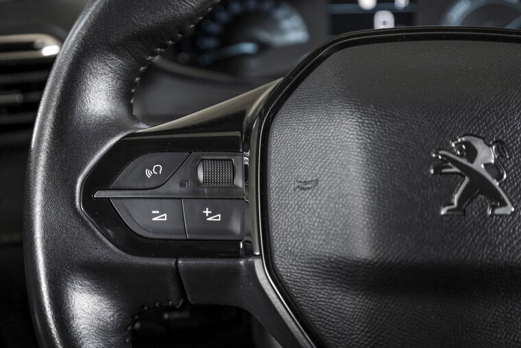 Peugeot - e-208