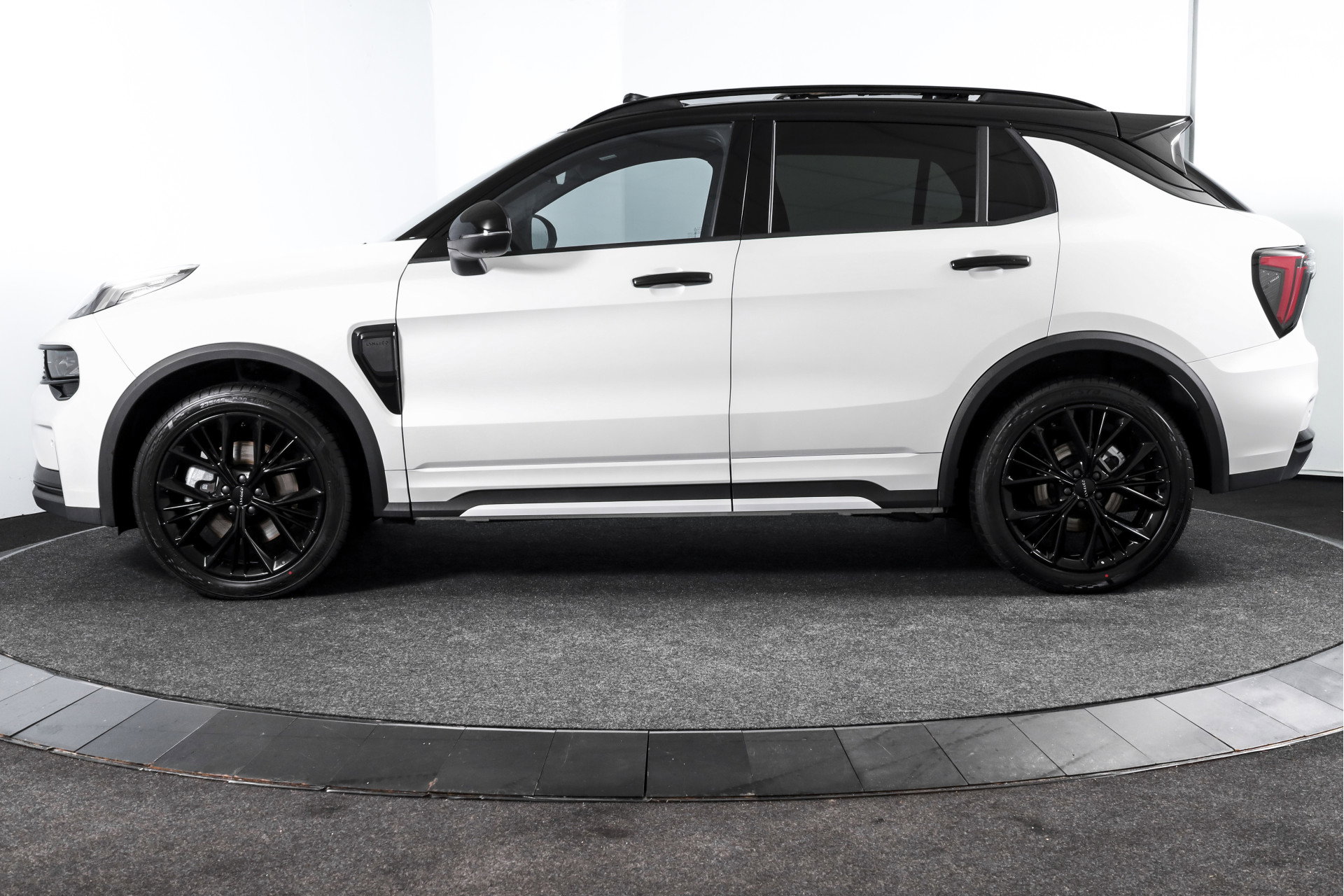 Lynk & Co - 01