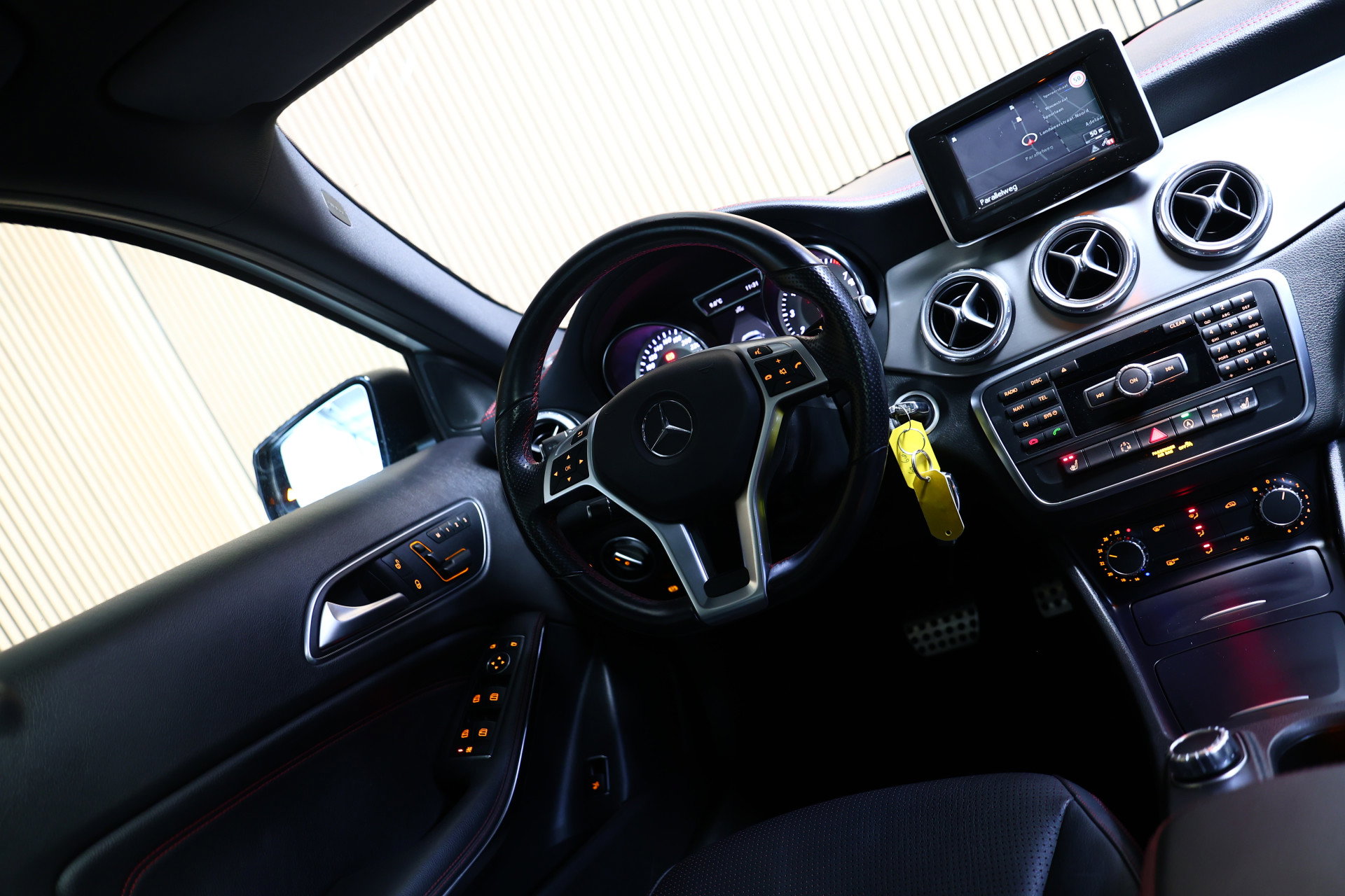 Mercedes-Benz GLA 250 AUTOM 63000km AMG PANODAK LED AFN-TRHAK "15 - foto 17