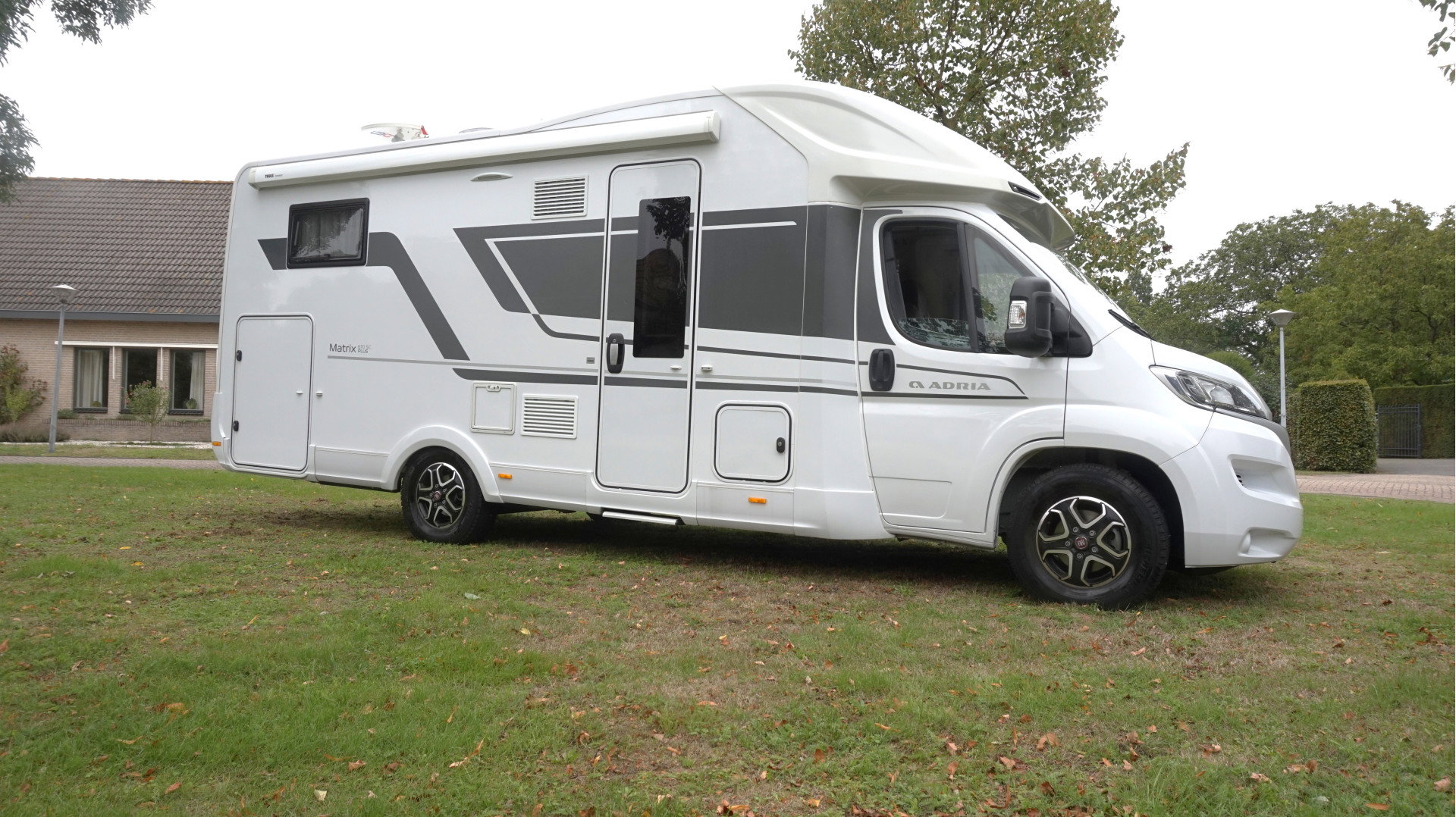 Adria MATRIX 670SC PLUS AUTOMAAT 141 pk Zonnepan. Electr. Fietsendrager / Hefbed 023 - foto 4