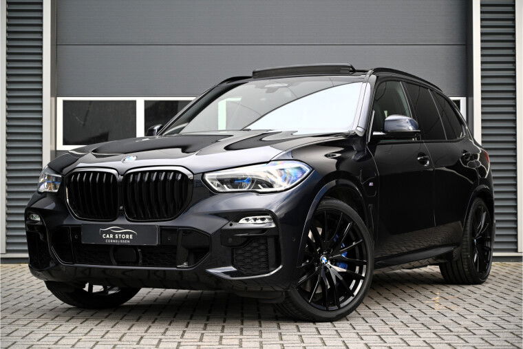 Foto van BMW X5 xDrive45e M-SPORT / PANO / MASSAGE / SOFTCLOSE / 4WIELSTURING / LASER / HUD / TREKHAAK / BTW