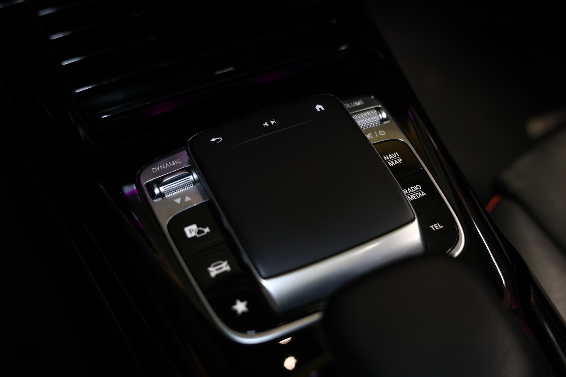 Mercedes-Benz AMG 35 4MATIC PANO NAVI CAMERA VIRTUAL CRUISE CLIMA SFEER STOELVW BT '19 - foto 40
