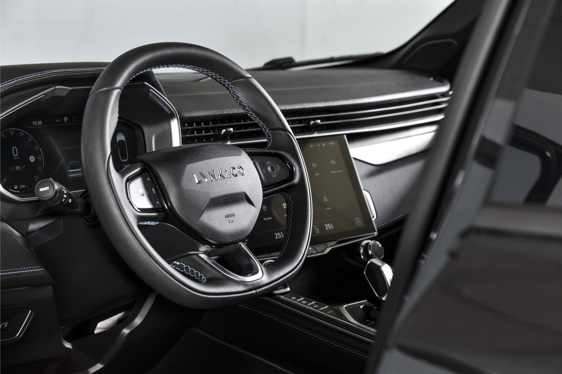 Lynk & Co - 01