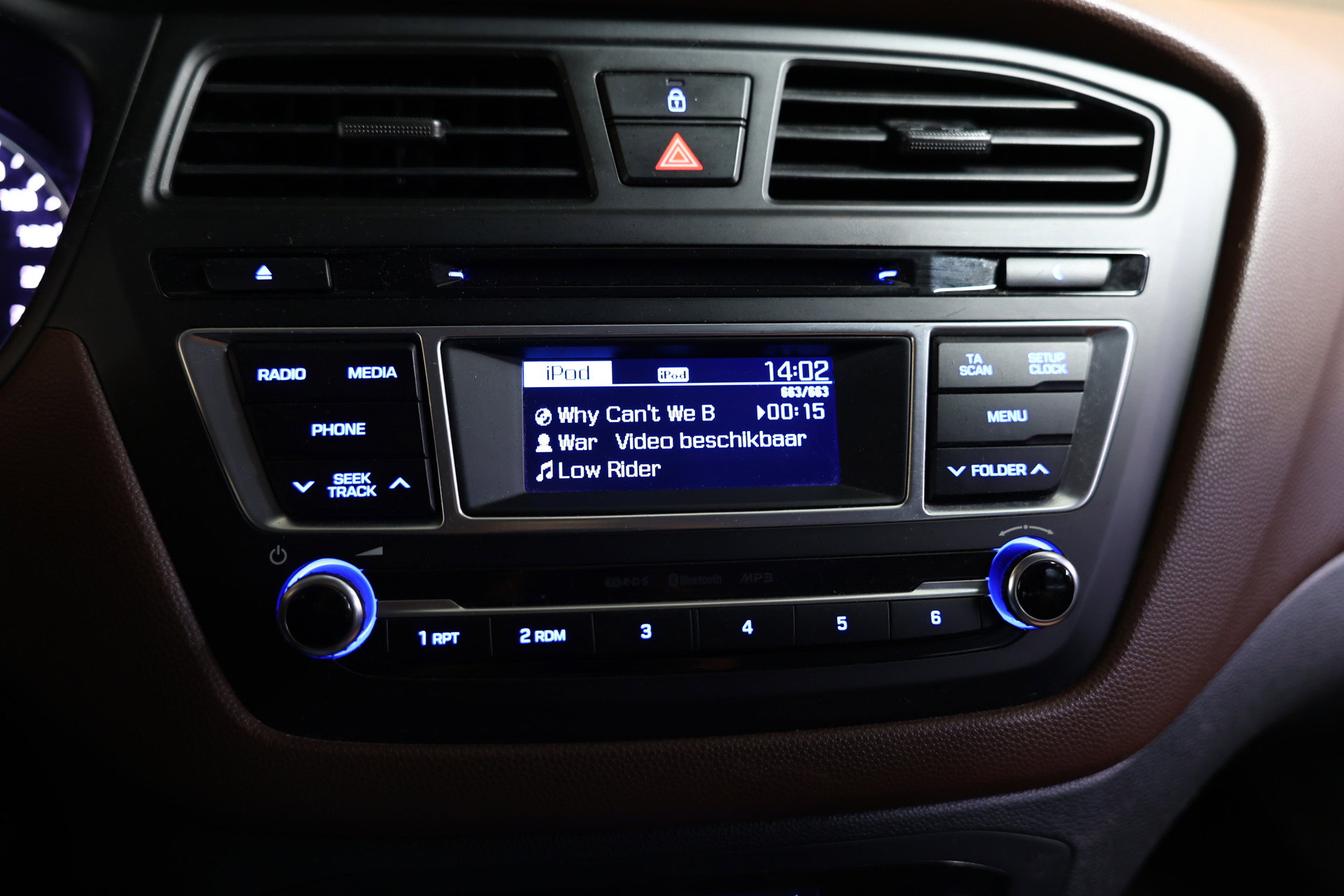 Hyundai 1.2 HP i-Motion Comfort CRUISE CLIMA BT THAAK '15 - foto 17