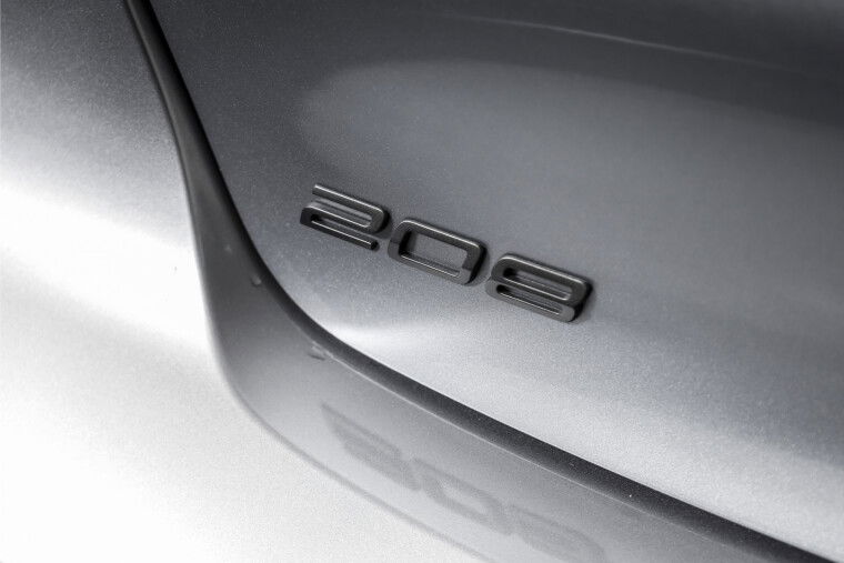 Peugeot - 208