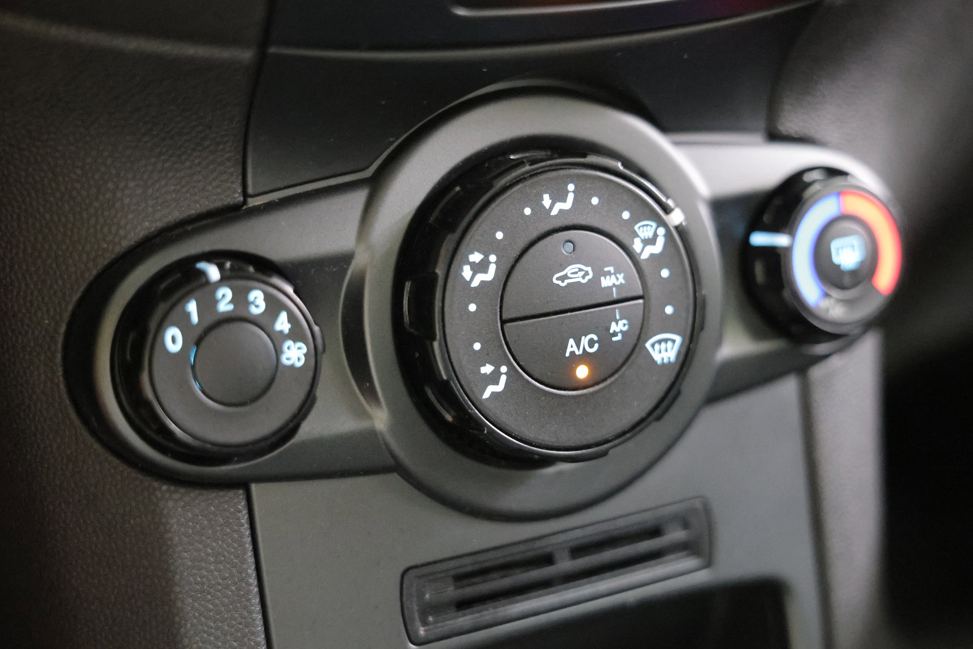 Ford 1.0 EcoBoost Titanium AUTOMAAT BT AIRCO 101pk LMV '14 - foto 17