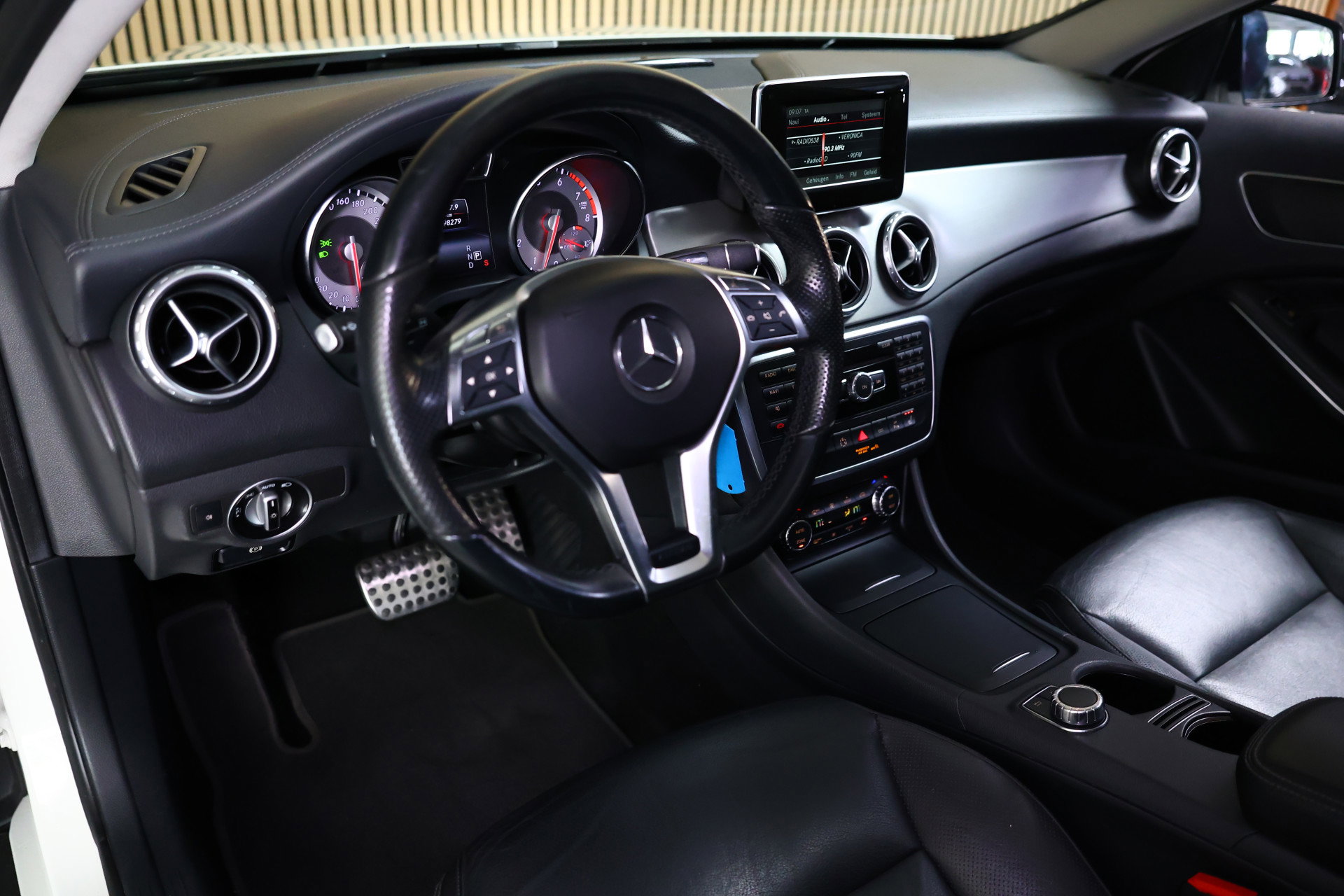 Mercedes-Benz 200 AMG Prestige PANODAK NAVI CLIMA CRUISE BT KEYLESS `14 - foto 25