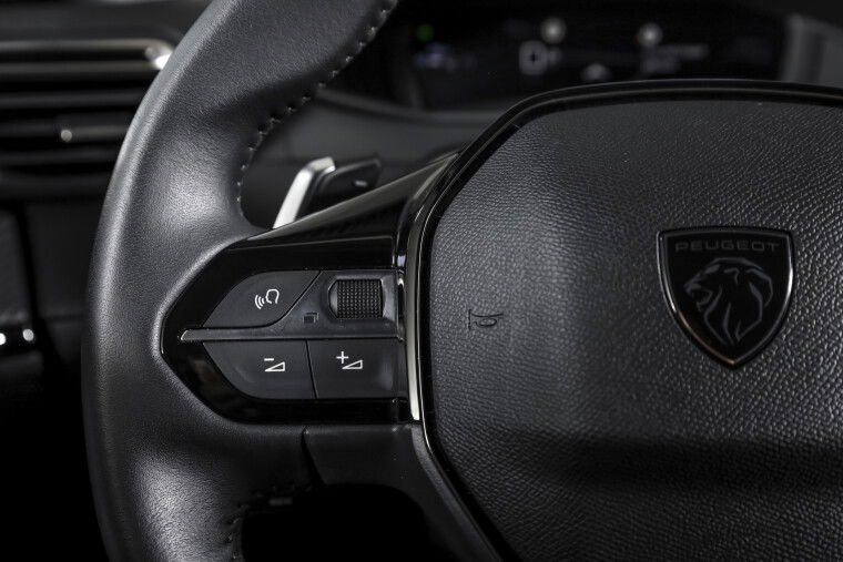 Peugeot - 208