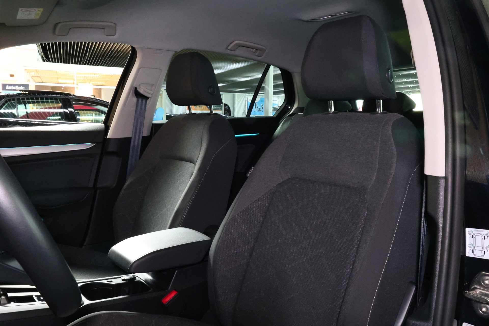 Volkswagen R line 1.0 eTsi AVM ACC CARPLAY CAMERA PDC '24 - foto 28