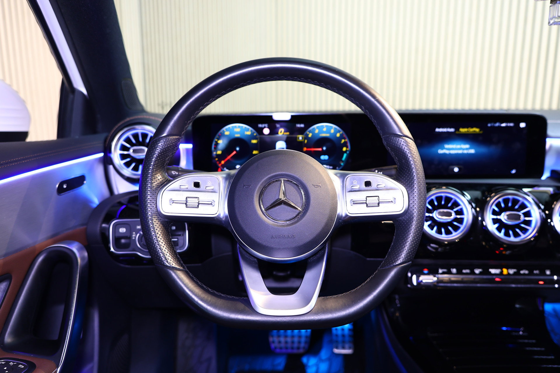 Mercedes-Benz 250e AMG AMBIENTE PANODAK NAVI AUTOM CRUISE PDC CAM SFEER '20 - foto 24
