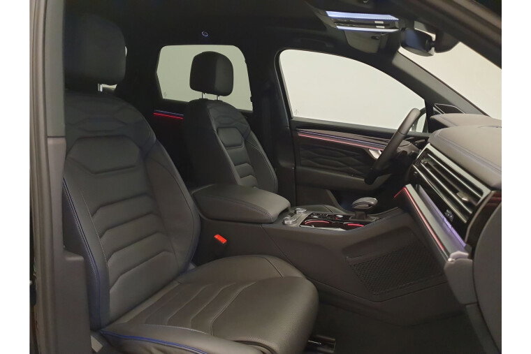 Volkswagen Touareg 3.0 TSi eHybrid 463 PK 4MOTION R Panoramadak, Trekhaak, Head Up, Massage