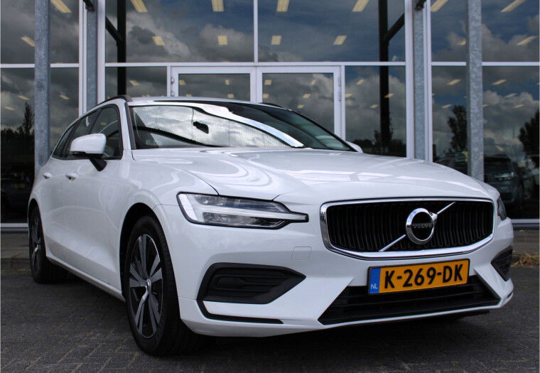 Foto van Volvo V60 B3 Automaat Momentum Advantage