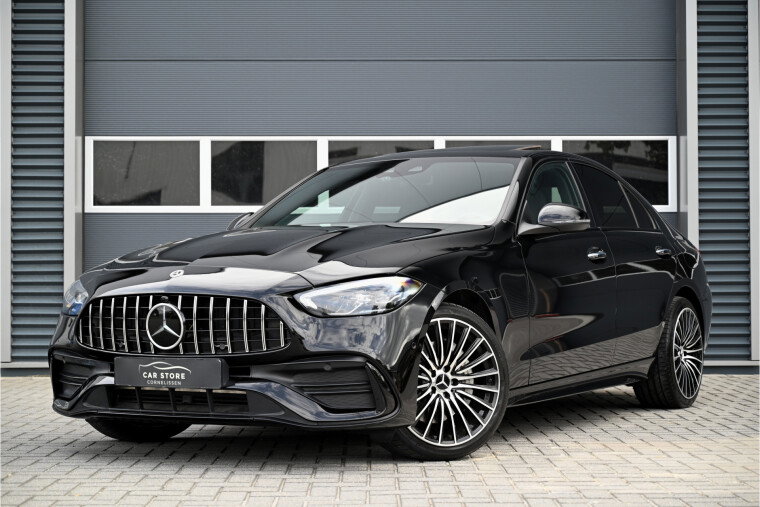 Foto van Mercedes-Benz C-Klasse 300e AMG / SCHUIFDAK / C63 / LEDER / CAMERA / SFEERVERLICHTING / LED / 19"