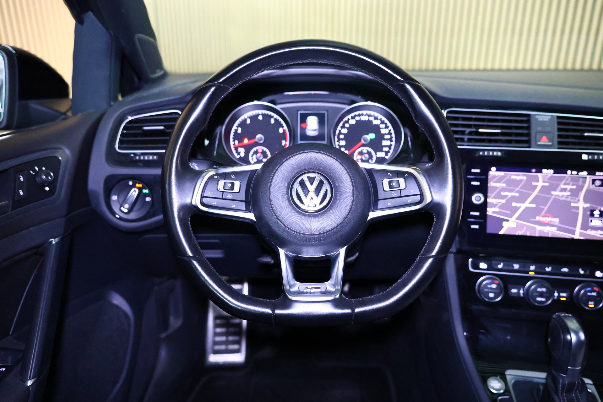 Volkswagen 1.5 TSI Highline Business R DSG NAVI DYNAUDIO ACC CLIMA STOELVW LED '17 - foto 28