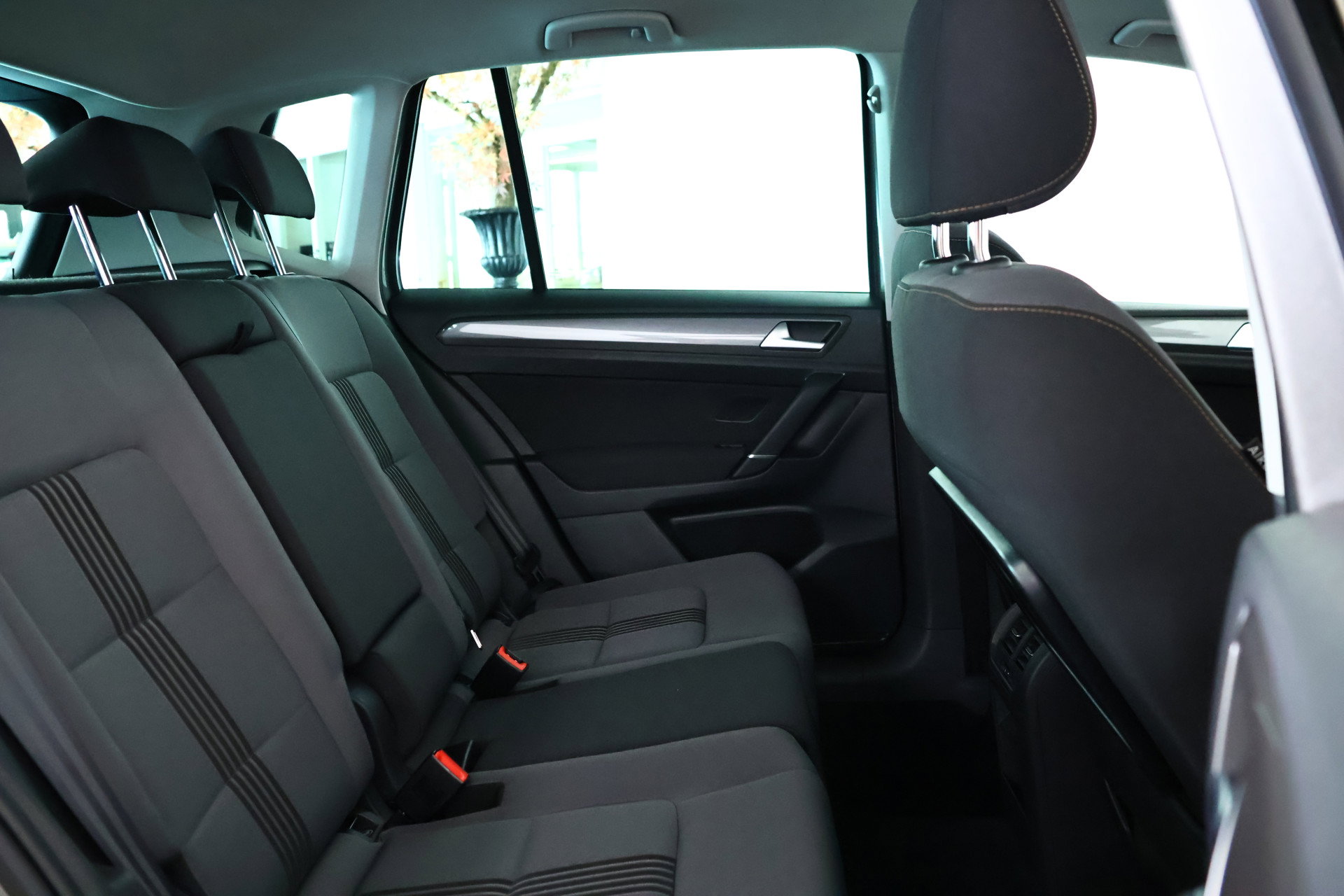 Volkswagen Golf SportsVan