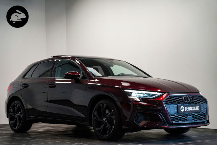 Foto van Audi A3 Sportback 40 TFSI e S-Line/Exclusive/Pano dak/Rood sticksel/Alcantara
