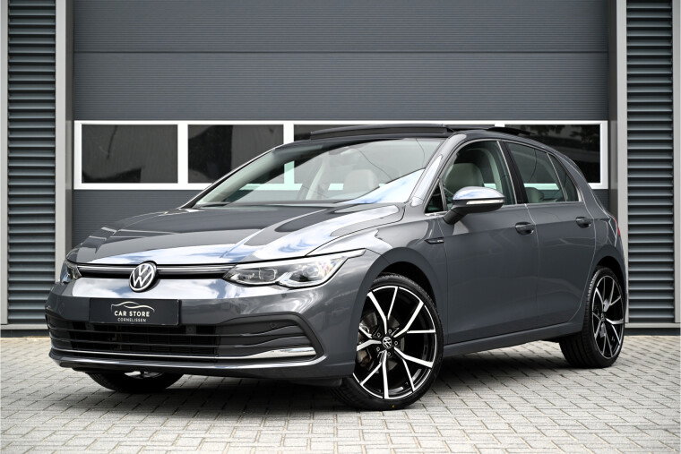 Foto van Volkswagen Golf 1.5 eTSI / PANO / MEMORY / MASSAGE / LED / SFEERVERLICHTING / ACC / DOLPHIN GREY