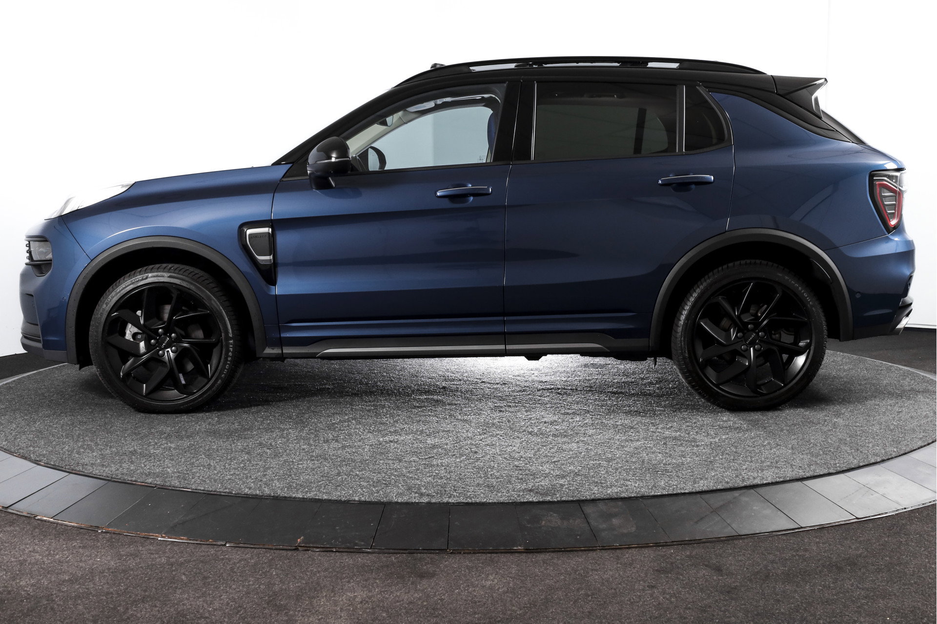 Lynk & Co - 01