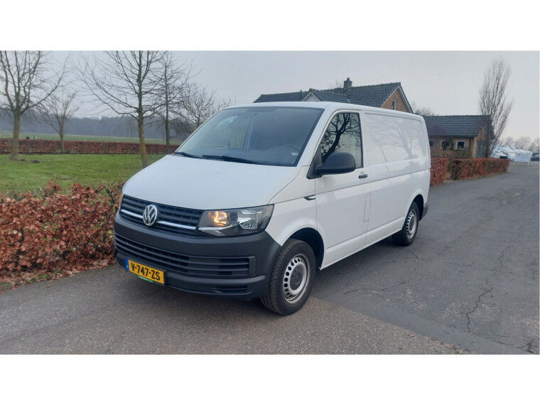 Foto van Volkswagen Transporter 2.0 TDI L1H1 Economy