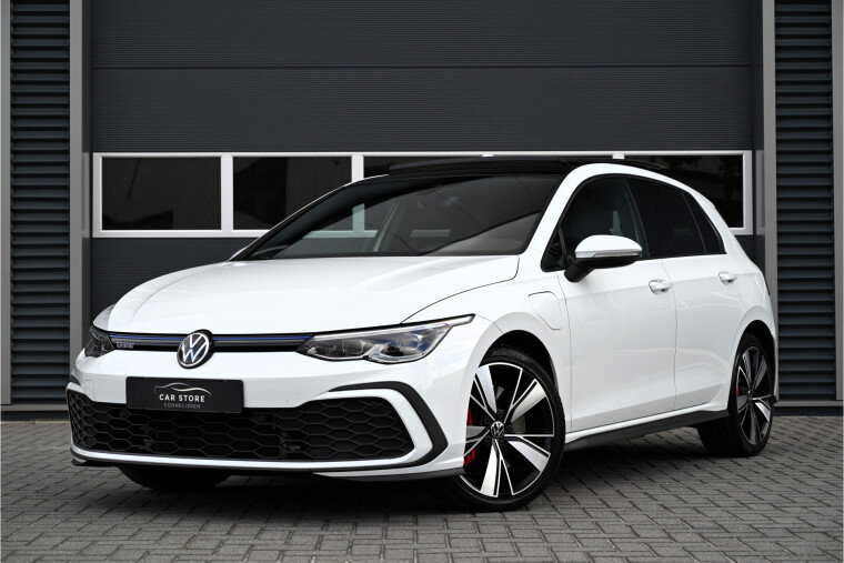 Foto van Volkswagen Golf 1.4 eHybrid GTE ***VERKOCHT*** PANO / ACC / LANE ASSIST / DCC / CLIMA / STOELVERWARMING / 18"