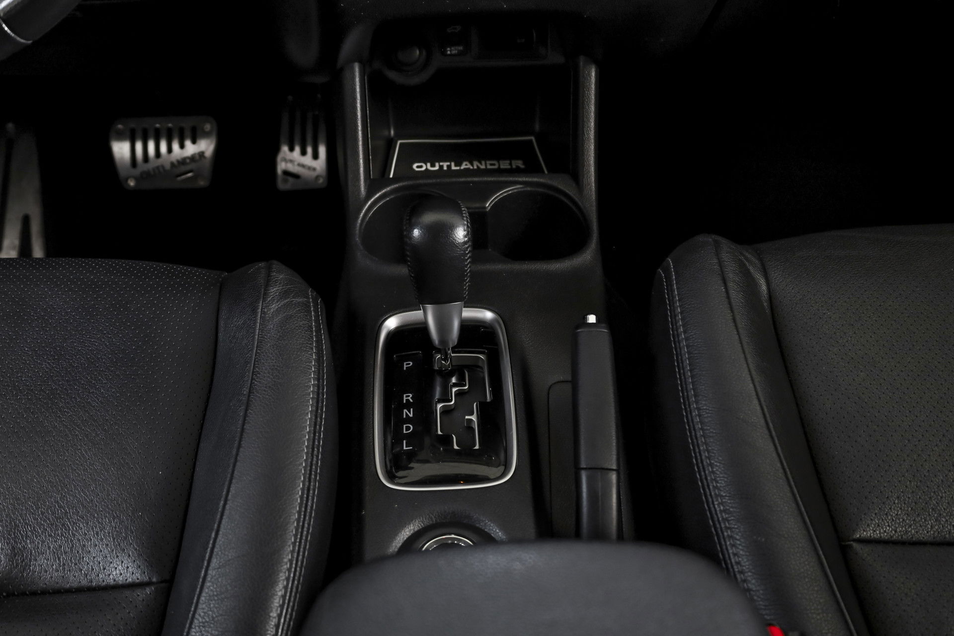 Mitsubishi - Outlander