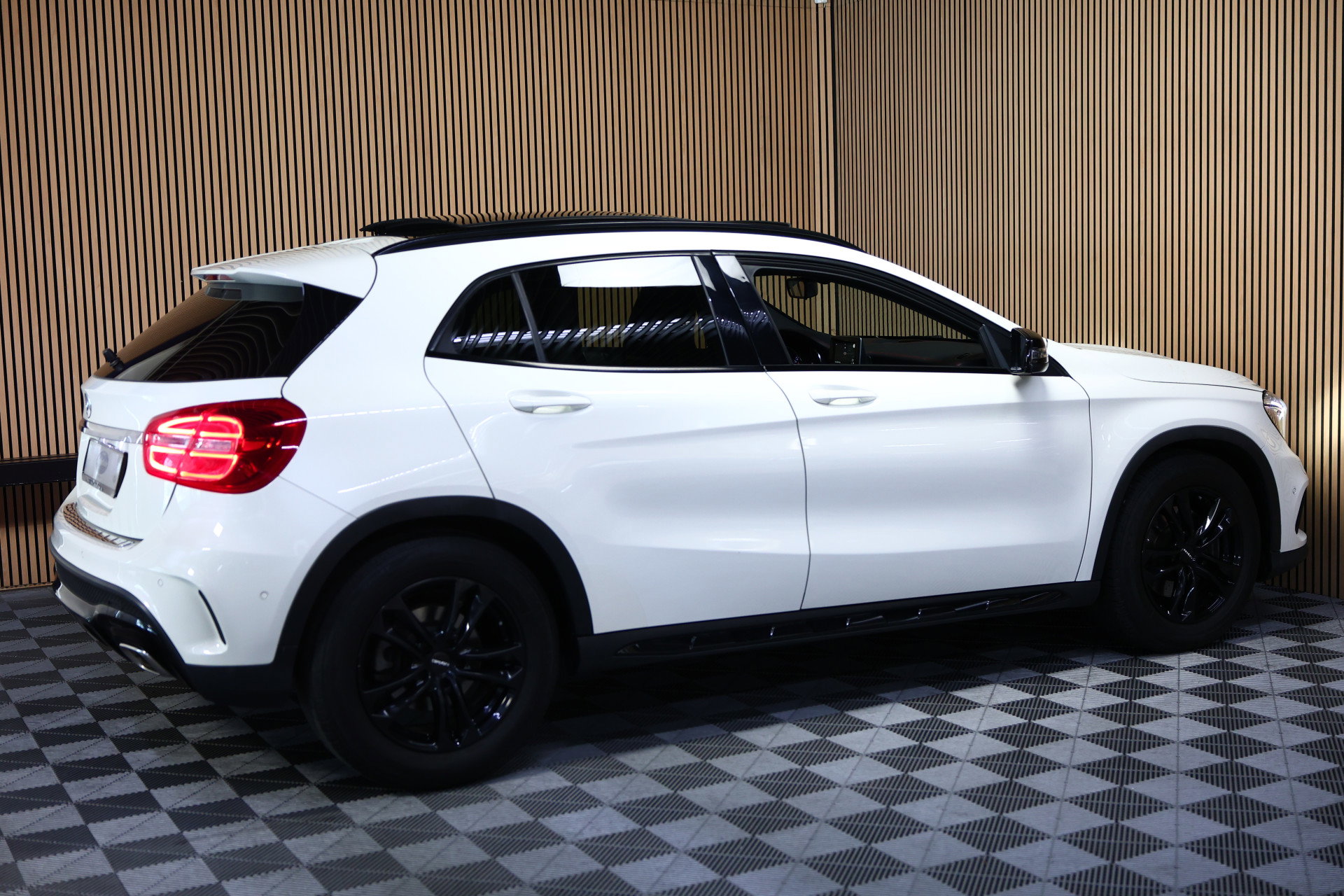 Mercedes-Benz GLA 250 AUTOM 63000km AMG PANODAK LED AFN-TRHAK "15 - foto 7