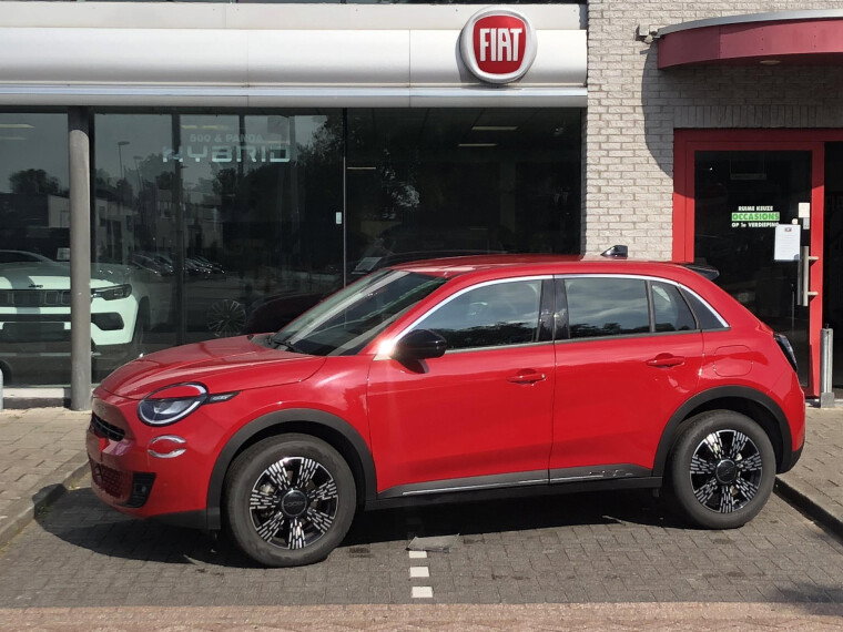 Foto van Fiat 600 1.2 145 pk Hybrid Icon