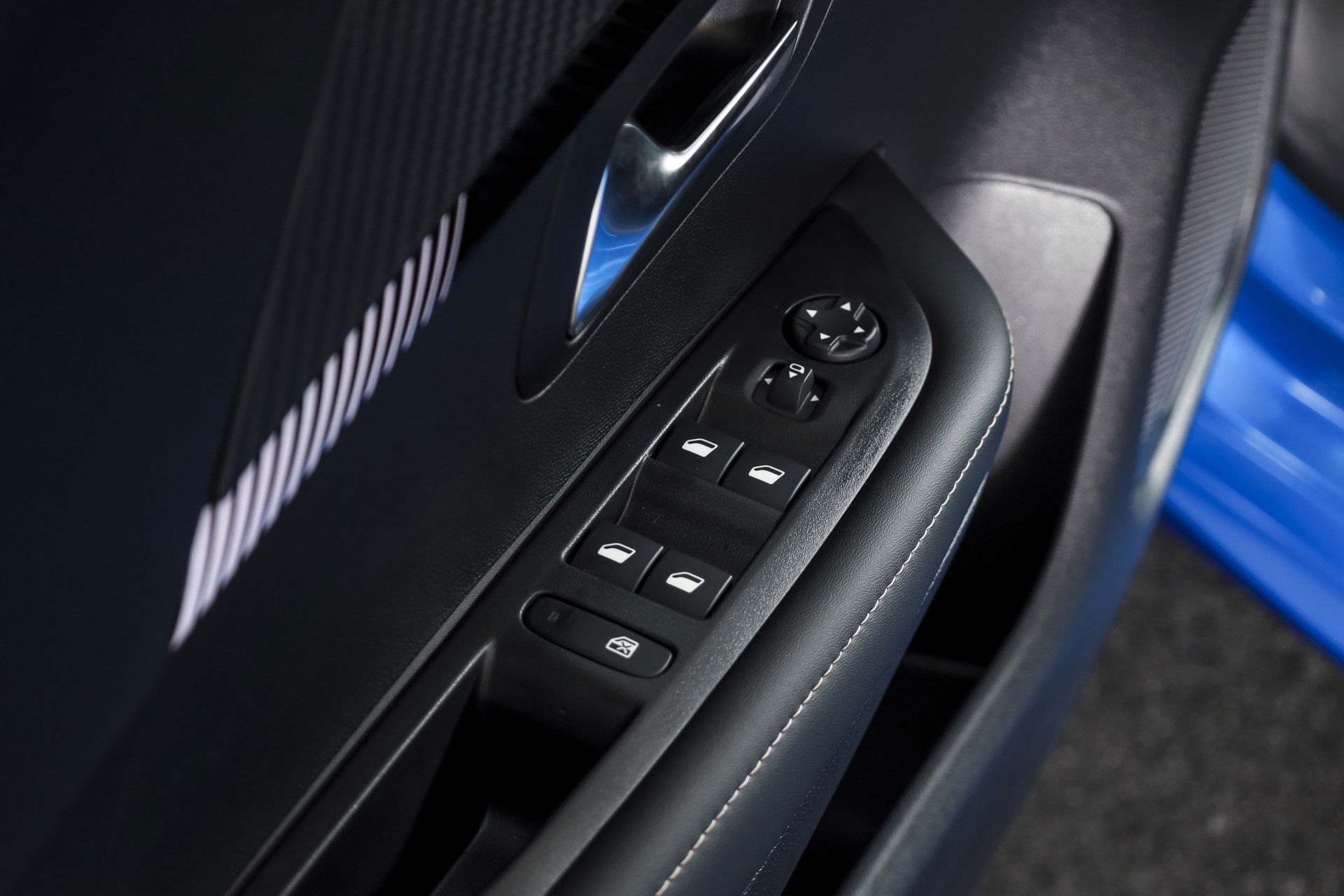 Peugeot - 208
