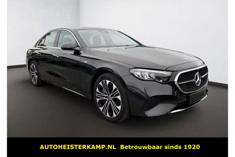 Mercedes-Benz E-Klasse 300 e Avantgarde Distronic Trekhaak 19 Inch Stuurverwarming Stoelverwarming Camera