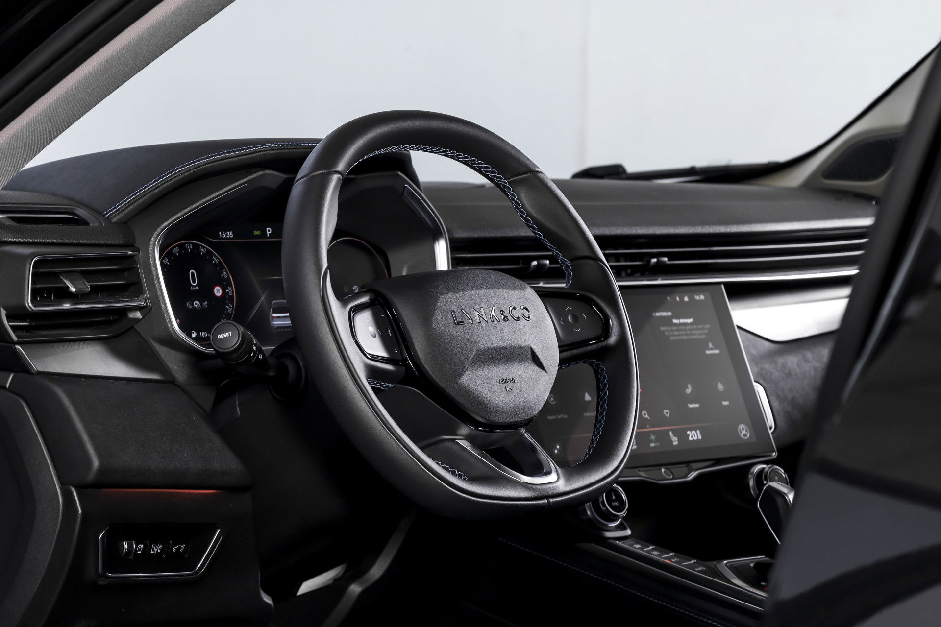 Lynk & Co - 01