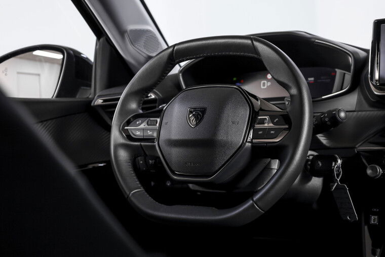 Peugeot - 208