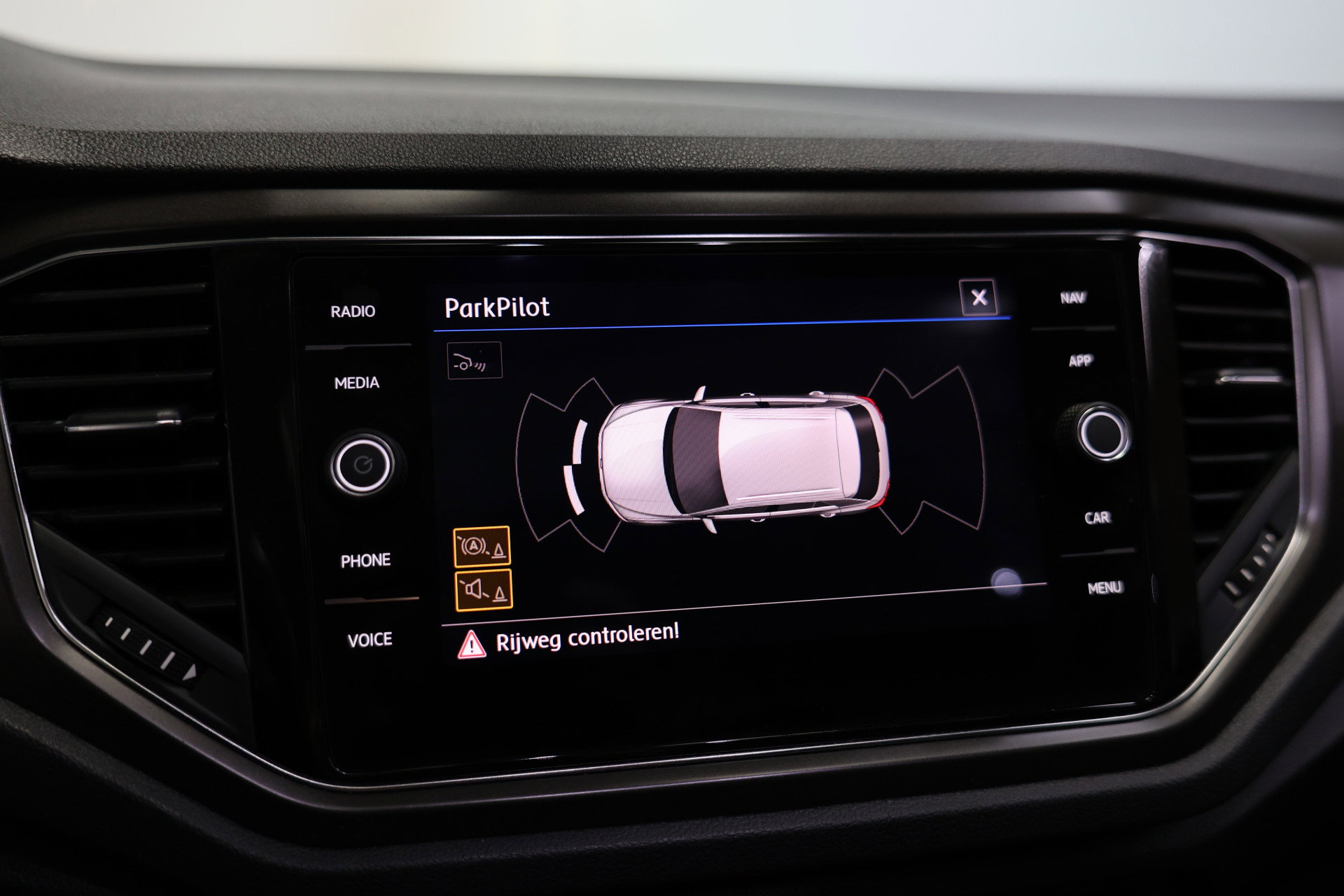 Volkswagen 1.0 TSI R-Line CLIMA VIRTUAL PDC CARPLAY CAMERA PANO LANE+FRONT Ass. '19 - foto 23