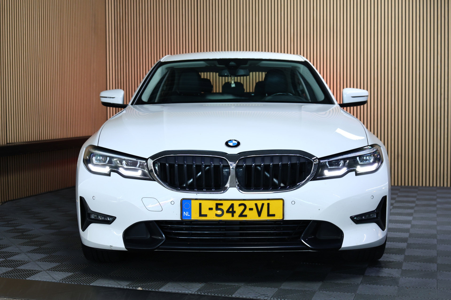 BMW 318i Business M SPORT Edition AVM SPORTLEDER NAVI CARPLAY VIRTUAL '21 - foto 8