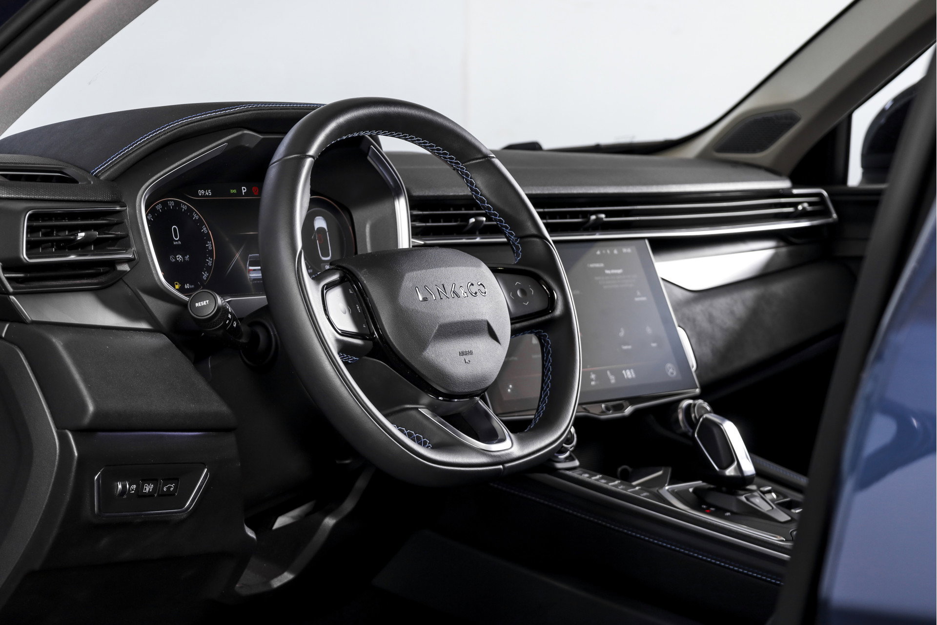 Lynk & Co - 01