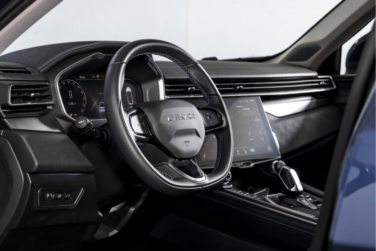 Lynk & Co - 01