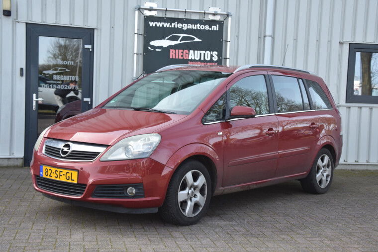 Foto van Opel Zafira 2.2 Cosmo Automaat 7 Persoons, Hoogzit, Technisch goed, Meneemprijs!!