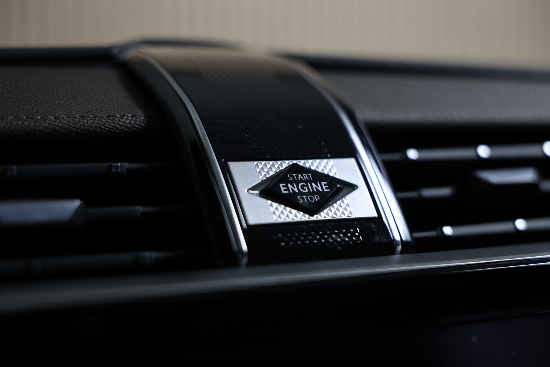 DS Crossback 1.6 PureTech Be Chic AVM AUTOM NAVI CLIMA CARPLAY CRUISE '20 - foto 16