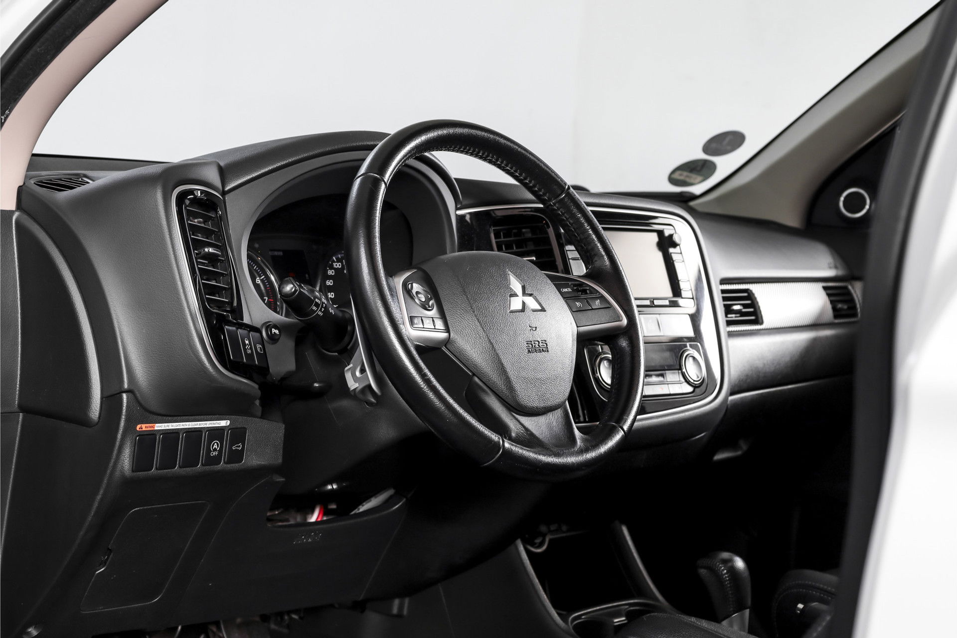 Mitsubishi - Outlander