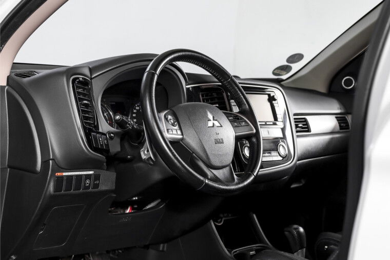 Mitsubishi - Outlander